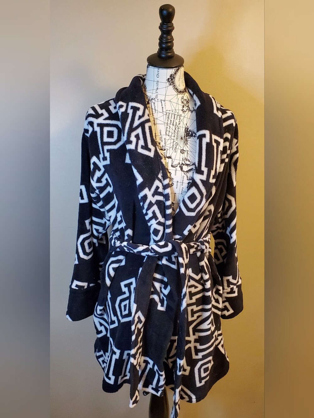 Victoria's Secret PINK Robe M/L Black White Logo Spellout Fleece Plush Belted